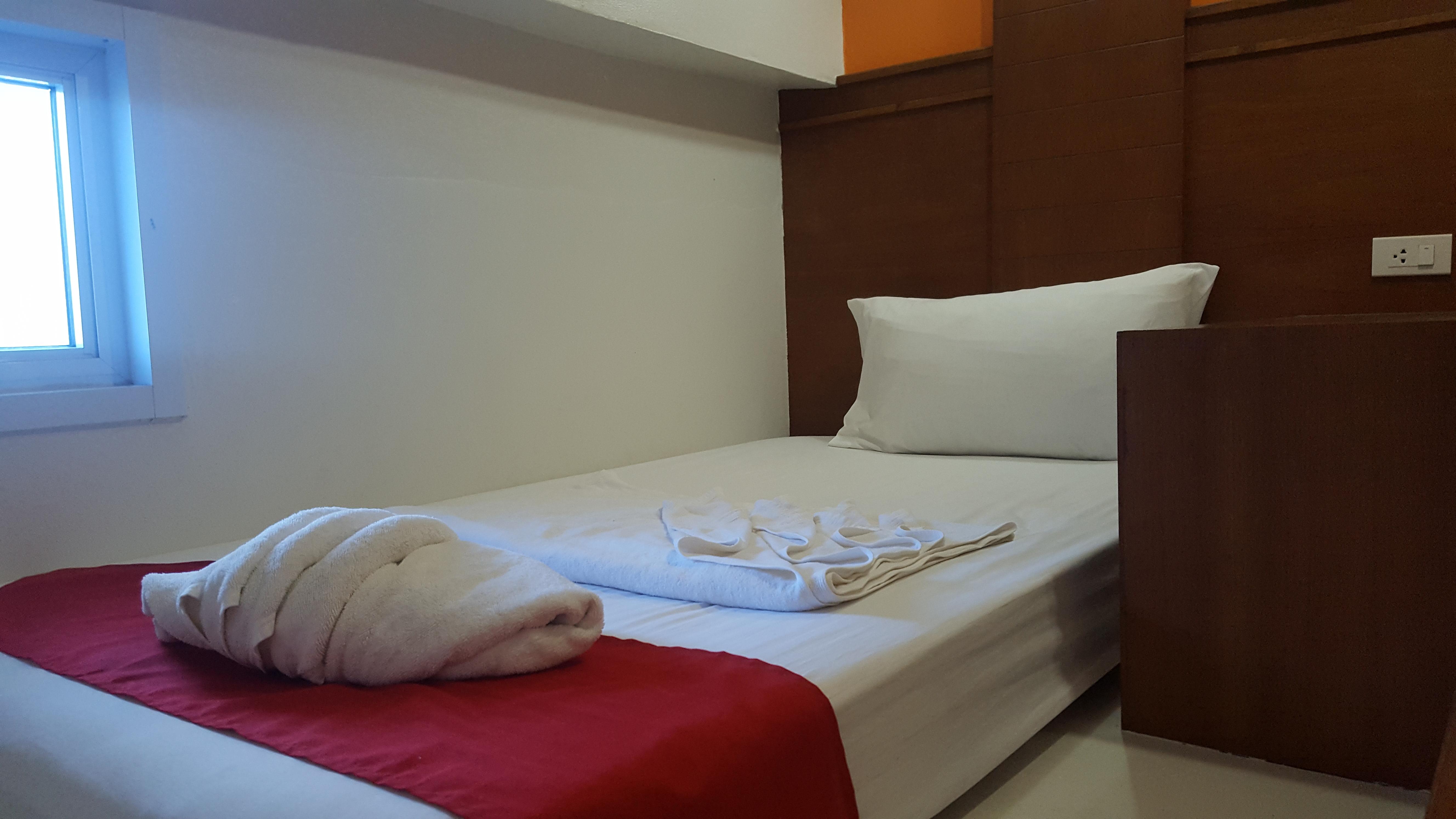 First And Frang Hotel - Koh Phangan Тонг Сала Экстерьер фото